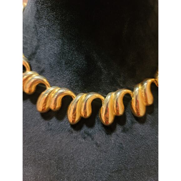 Women's Gold Necklace Wave Design Curved Links Fashion Jewelry Elegant Lock - Picture 3 of 6